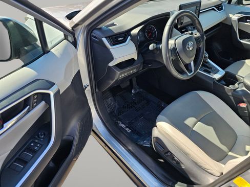 Used 2019 Toyota RAV4 XLE Premium image 20