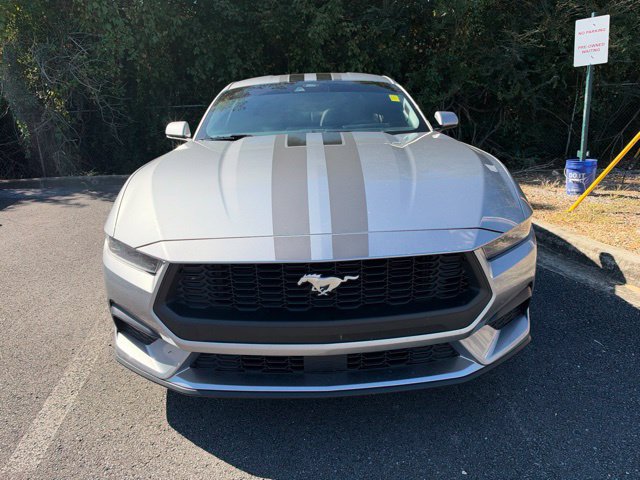 Used 2025 Ford Mustang Coupe RWD image 2