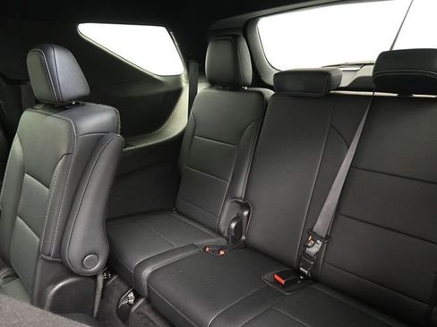 Used 2025 Chevrolet Traverse LT image 20