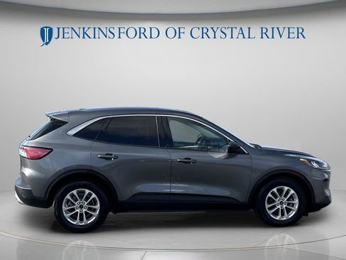Used 2022 Ford Escape SE FWD image 2