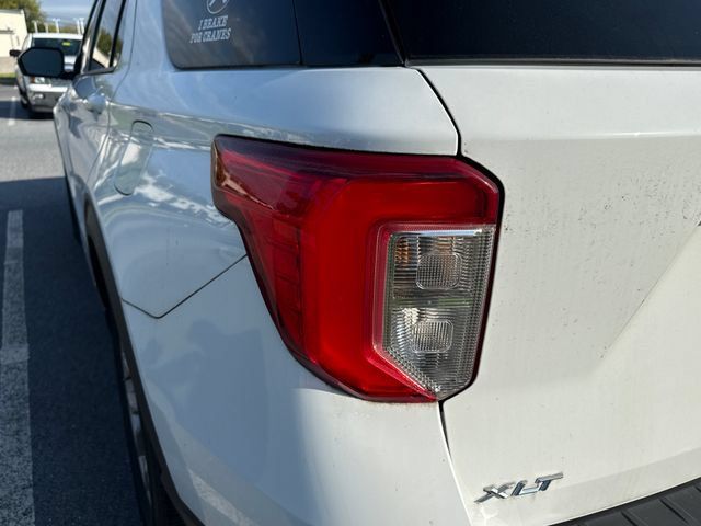 Used 2021 Ford Explorer XLT w/ Equipment Group 202A AWD/4WD image 22