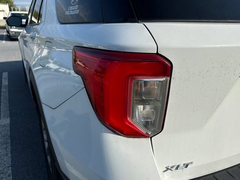 Used 2021 Ford Explorer XLT w/ Equipment Group 202A AWD/4WD image 22