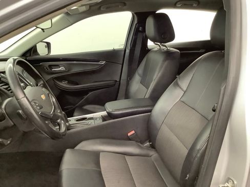 Used 2019 Chevrolet Impala LT FWD image 13