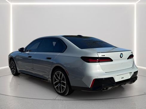 Used 2024 BMW 760i xDrive w/ Premium Package 2 image 3