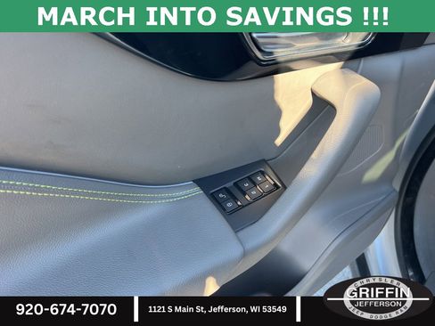 Used 2017 Jaguar F-PACE R-Sport image 14