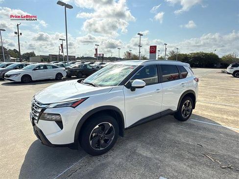 Used 2024 Nissan Rogue SV w/ SV Premium Package AWD/4WD image 3