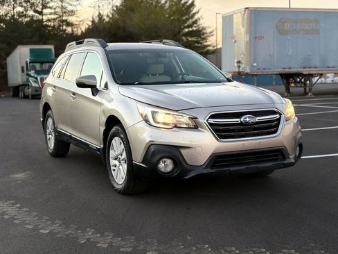 Used 2019 Subaru Outback 2.5i Premium image 7