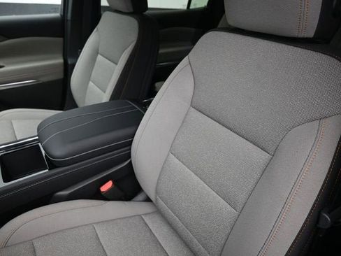 New 2026 Chevrolet Traverse LT w/ Enhanced Driving Package FWD image 17