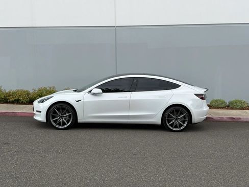Used 2018 Tesla Model 3 Long Range RWD image 3