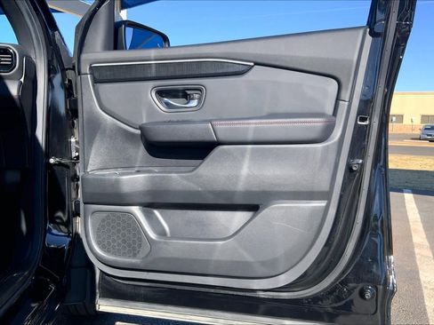 Used 2025 Honda Pilot Black Edition image 23