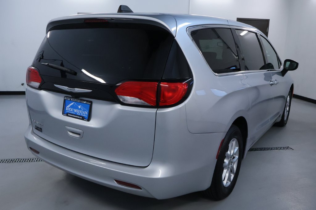 Used 2023 Chrysler Voyager LX FWD image 8
