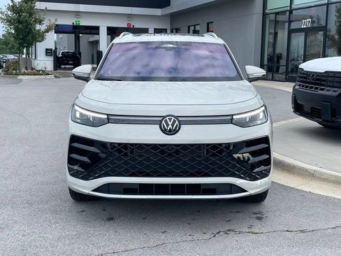 Used 2026 Volkswagen Tiguan SEL R-Line AWD/4WD image 2