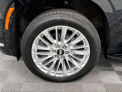 Used 2025 Cadillac Escalade ESV Premium Luxury AWD/4WD image 10