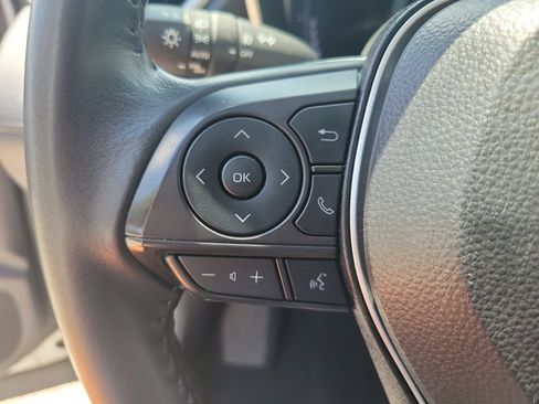 Used 2025 Toyota Corolla Cross XLE FWD image 19