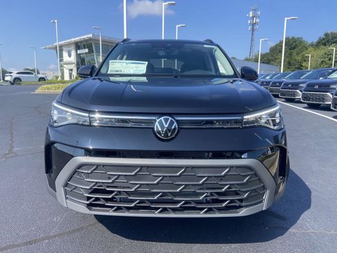 New 2025 Volkswagen Taos SE image 2