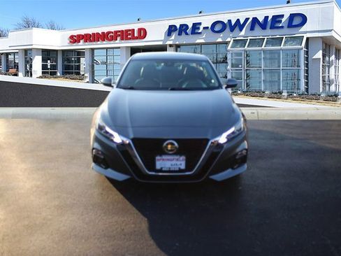 Used 2019 Nissan Altima 2.0 Platinum image 2