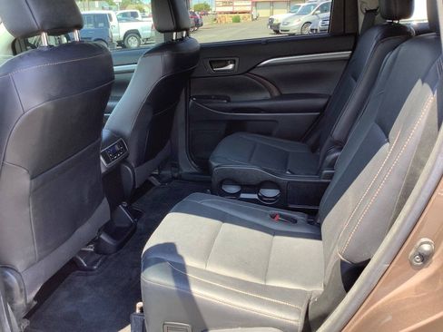 Used 2017 Toyota Highlander Limited AWD/4WD image 30