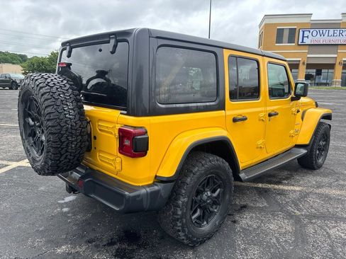 Used 2019 Jeep Wrangler Unlimited Sahara w/ Dual Top Group AWD/4WD image 5