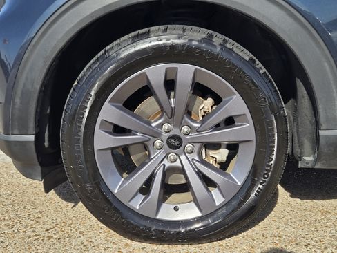 Certified 2022 Ford Explorer XLT w/ Equipment Group 202A image 7