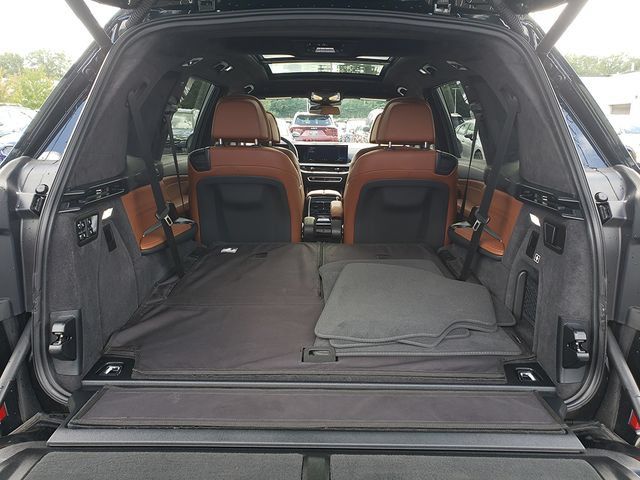 Used 2025 BMW X7 M60i AWD/4WD image 10