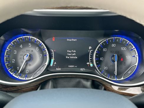 Certified 2021 Chrysler Pacifica Limited w/ Uconnect Theater Family Group AWD/4WD image 13