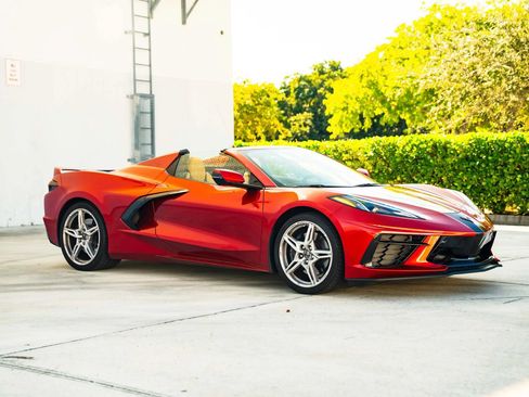 Used 2021 Chevrolet Corvette Stingray Premium Conv w/ Z51 Performance Package RWD image 9