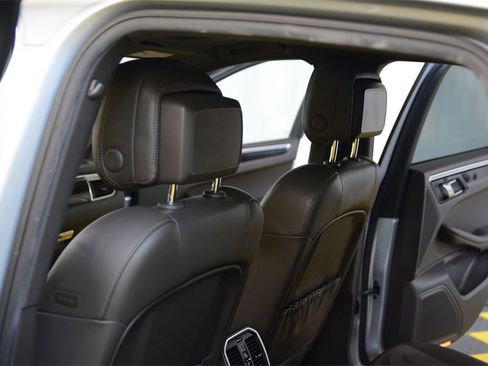 Used 2018 Porsche Macan image 28