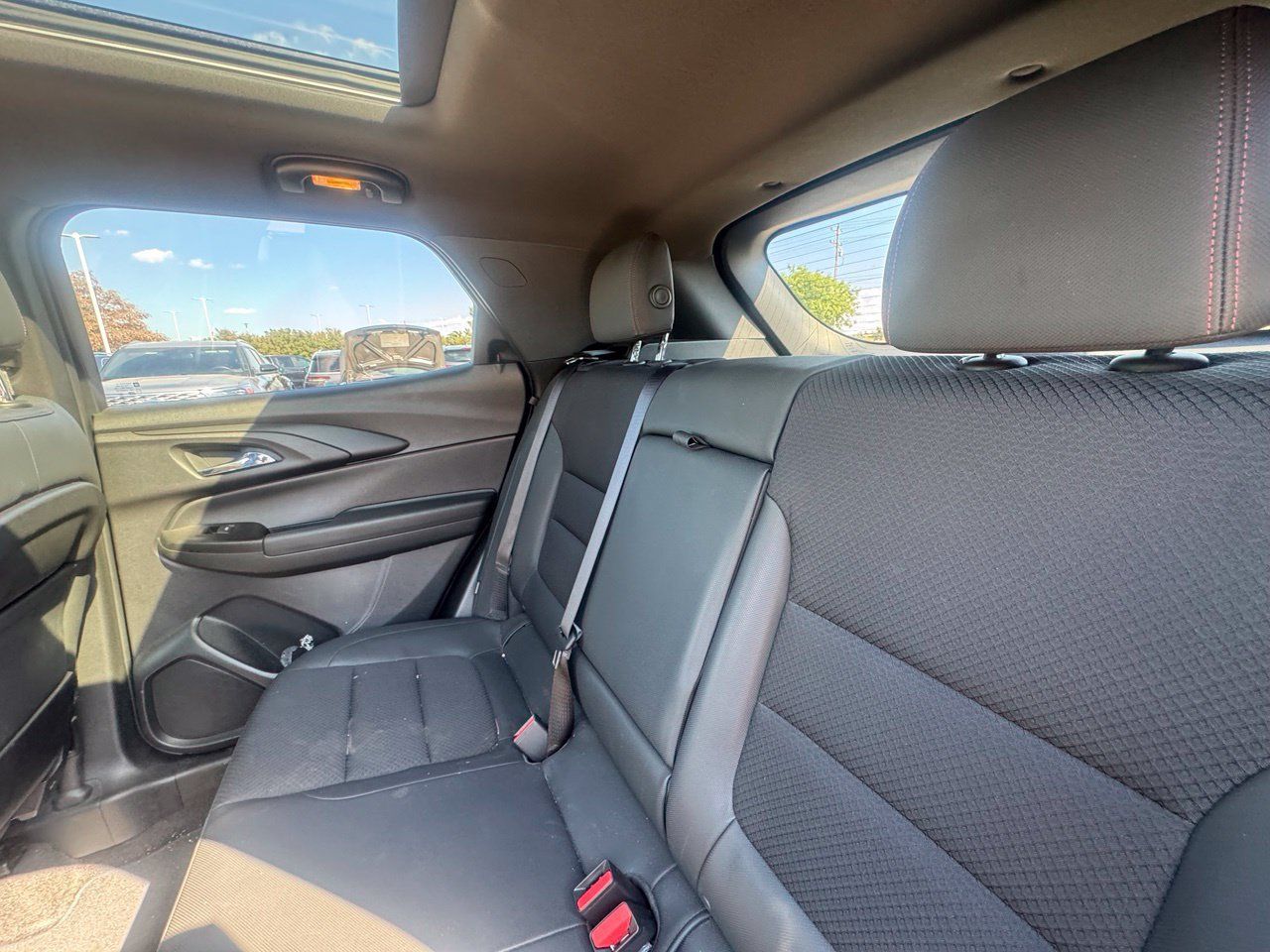 Used 2021 Chevrolet TrailBlazer RS w/ Sun and Liftgate Package FWD image 7
