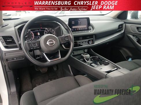 Used 2024 Nissan Rogue S FWD image 15