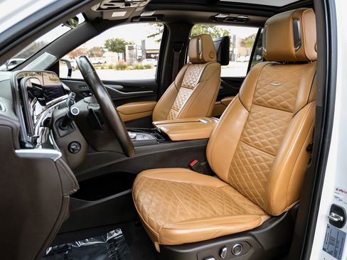 Used 2021 Cadillac Escalade ESV Sport w/ Driver Assist Tech Package image 27