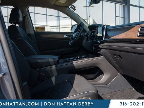 Used 2025 Volkswagen Atlas SE AWD/4WD image 25