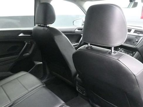 Used 2021 Volkswagen Tiguan SE w/ Panoramic Sunroof Package AWD/4WD image 11