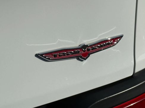 Used 2016 Jeep Cherokee Trailhawk w/ Comfort/Convenience Group image 12