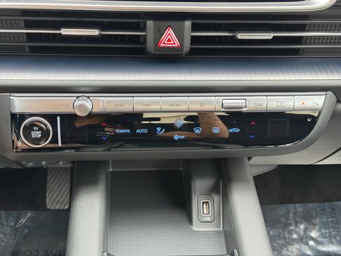 Used 2025 Hyundai Ioniq 6 SE RWD image 25