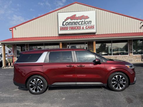 Used 2022 Kia Carnival EX FWD image 3