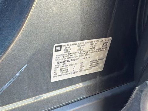 Used 2018 Chevrolet Equinox LT w/ LPO, Hit The Road Package FWD image 21