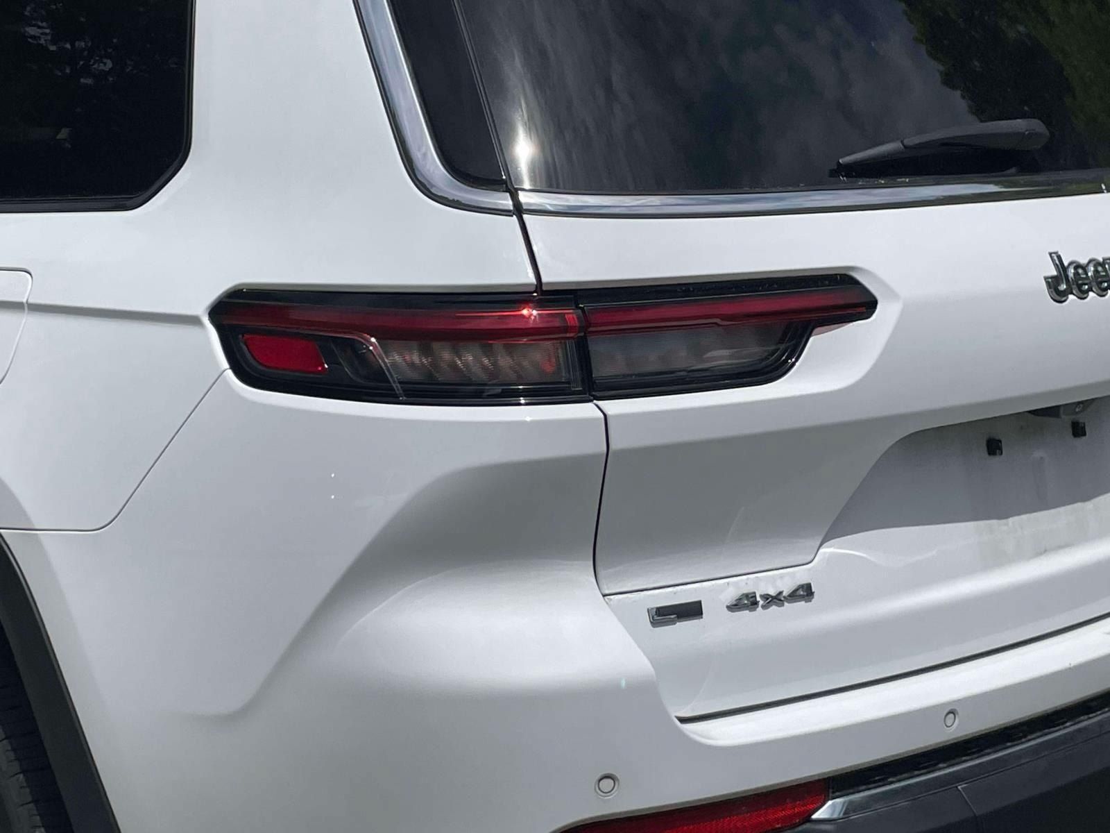 Used 2022 Jeep Grand Cherokee L Limited AWD/4WD image 10