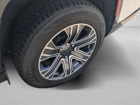 Used 2024 Jeep Wagoneer L Series II w/ Flexible Seating Group AWD/4WD image 21