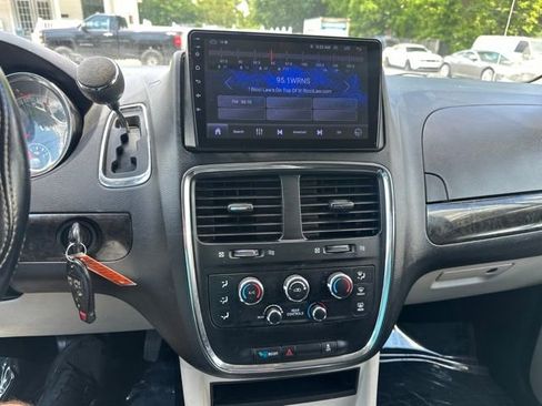 Used 2016 Dodge Grand Caravan SXT w/ Rear Park Assist Package FWD image 15