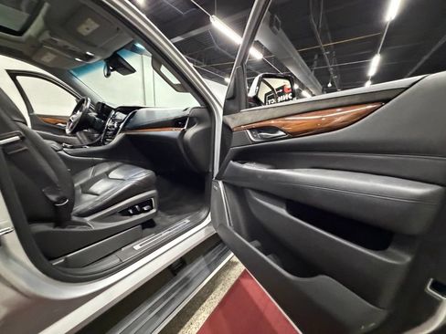 Used 2016 Cadillac Escalade Premium AWD/4WD image 38