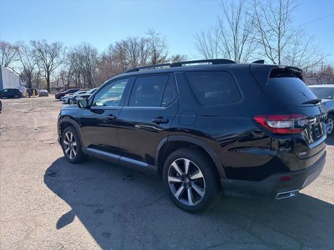 Used 2025 Honda Pilot Touring image 9