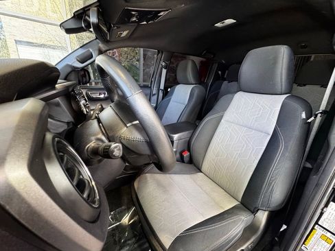 Certified 2023 Toyota Tacoma TRD Off-Road w/ Advanced Technology Package AWD/4WD image 24