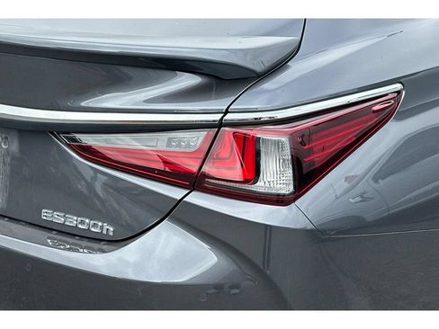 Used 2023 Lexus ES 300h w/ Premium Package FWD image 7