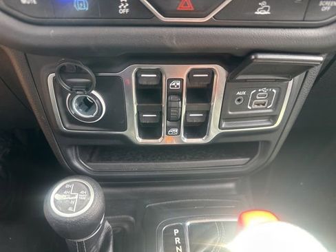 Used 2024 Jeep Wrangler Unlimited Sahara AWD/4WD image 23