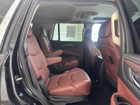 Used 2016 Cadillac Escalade Luxury RWD image 11