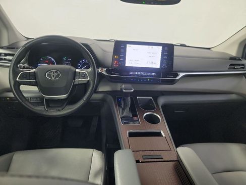 Used 2021 Toyota Sienna XLE image 22