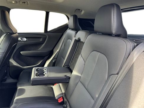 Certified 2025 Volvo XC40 B5 Core image 7