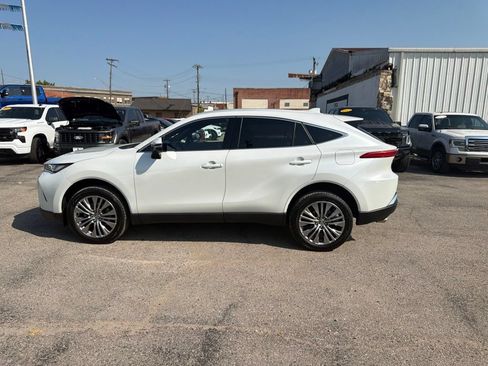 Used 2024 Toyota Venza XLE AWD/4WD image 6