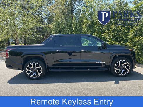 Used 2025 Chevrolet Silverado EV RST image 6