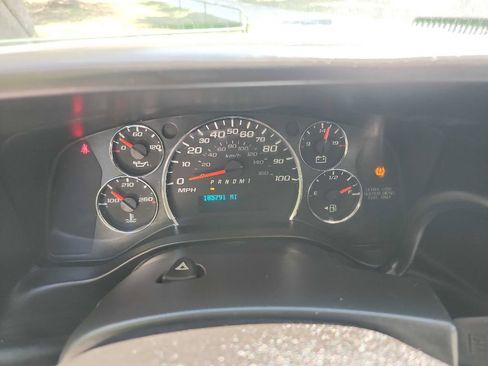 Used 2018 Chevrolet Express 2500 w/ Driver Convenience Package image 19